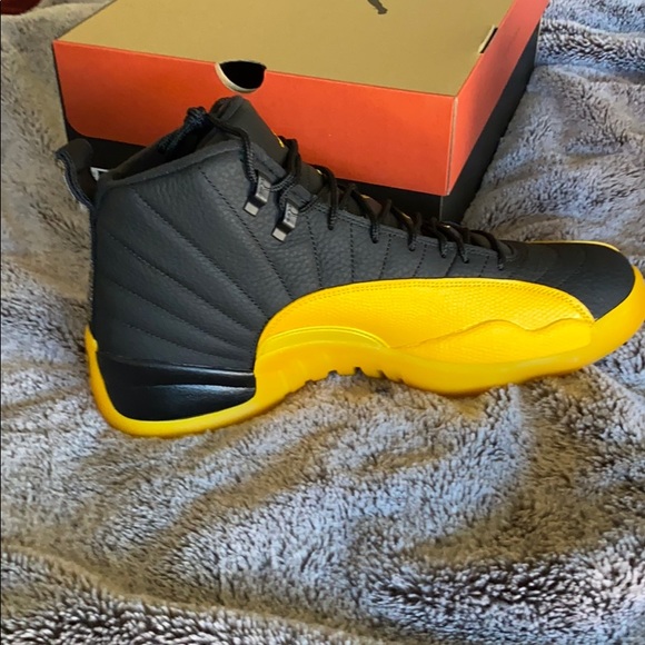 Jordan 12 Retro - University Gold - Picture 6 of 6
